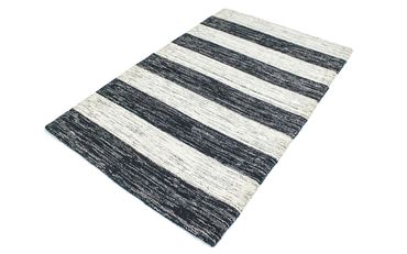 Wool Rug - 164 x 103 cm - multicolored