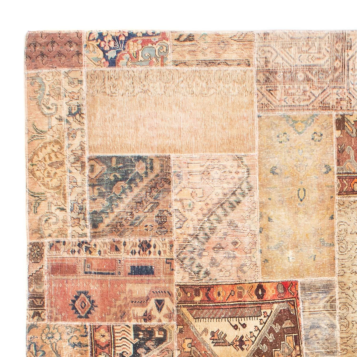 Patchwork Rug - 304 x 235 cm - multicolored