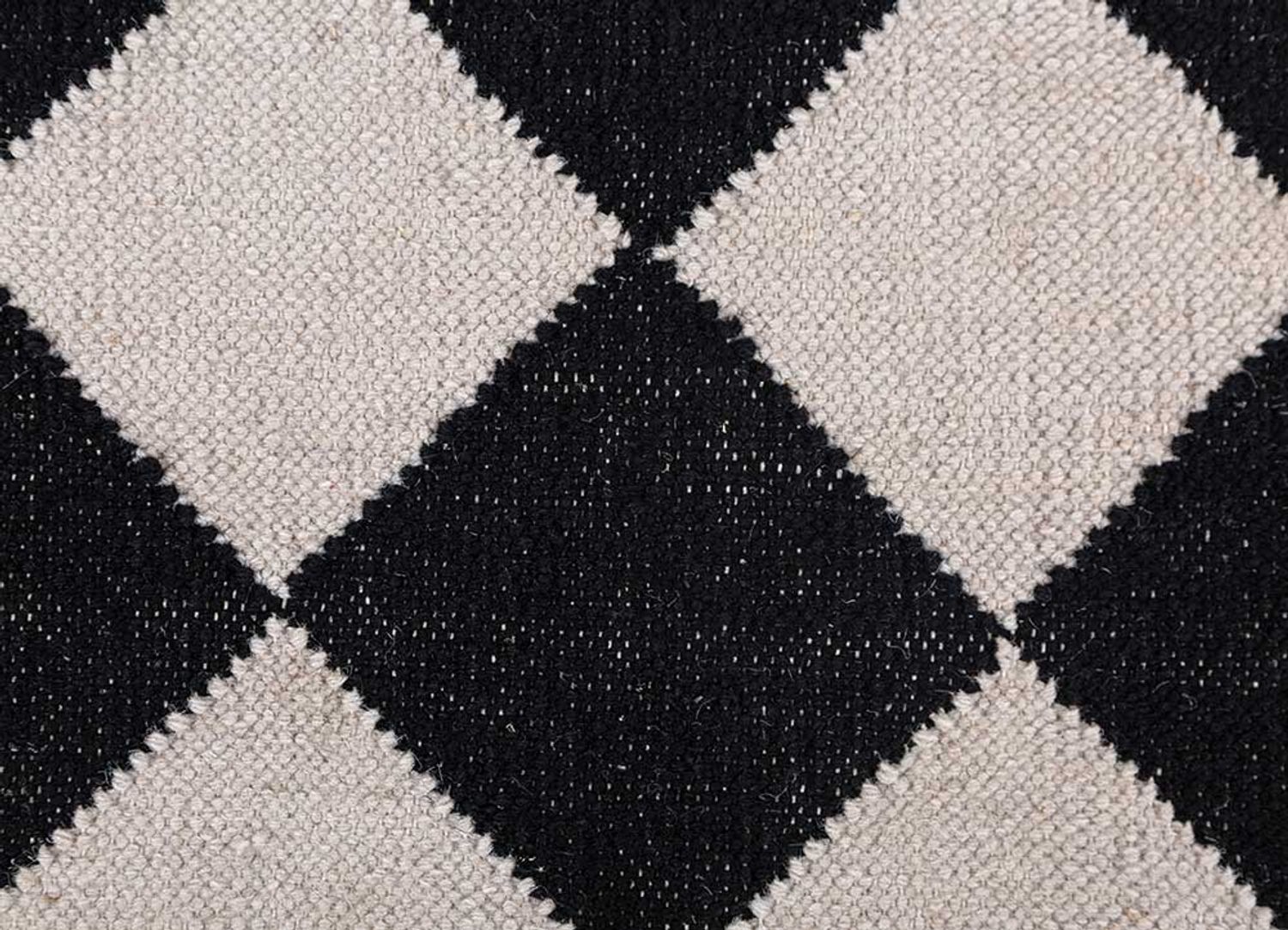 Wool Rug - 280 x 182 cm - black and white