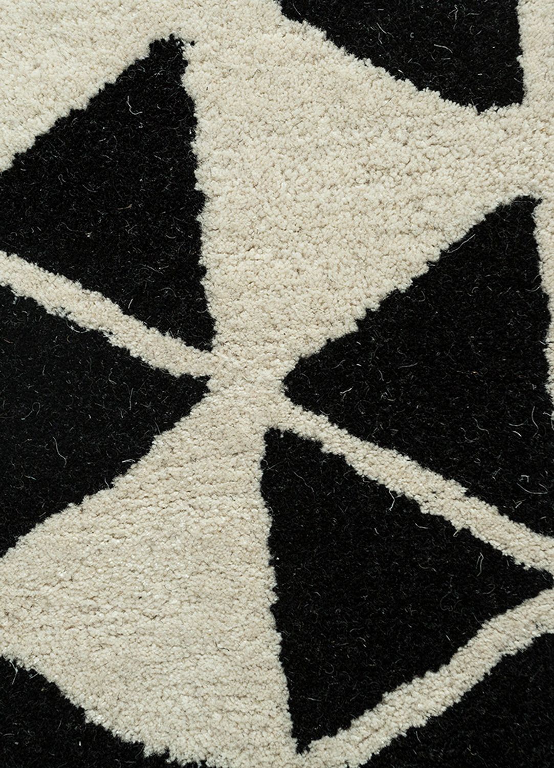 Wool Rug - 240 x 150 cm - black and white