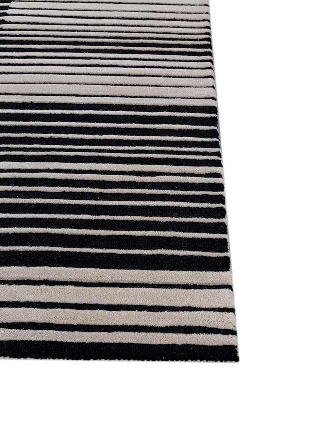 Wool Rug - 270 x 180 cm - black and white