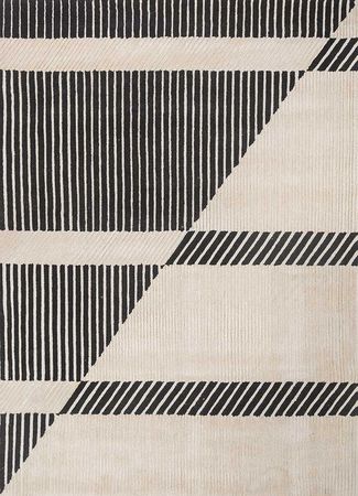 Wool Rug - 270 x 180 cm - black and white