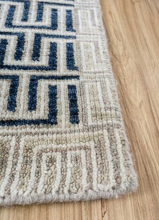 Wool Rug - 360 x 270 cm - black and white